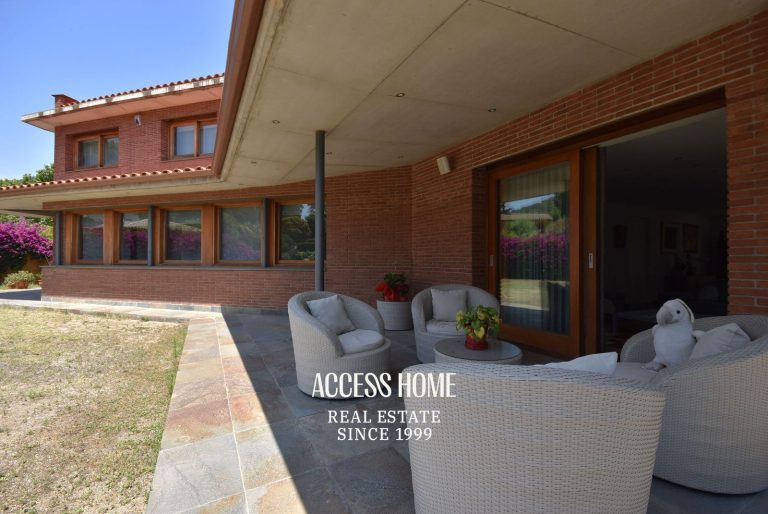 Exclusiva vivienda de diseño con jardín privado y vistas al mar en Cabrera de Mar