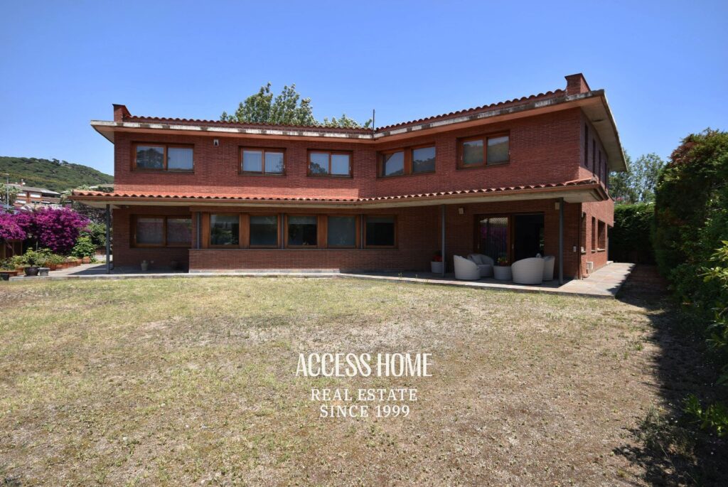 Exclusiva vivienda de diseño con jardín privado y vistas al mar en Cabrera de Mar