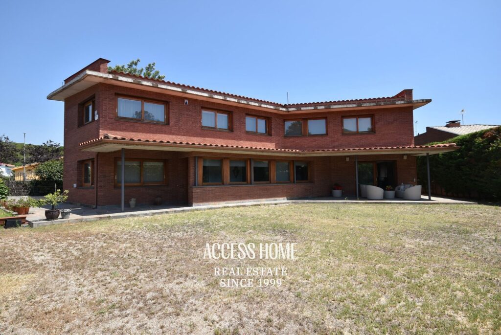 Exclusiva vivienda de diseño con jardín privado y vistas al mar en Cabrera de Mar