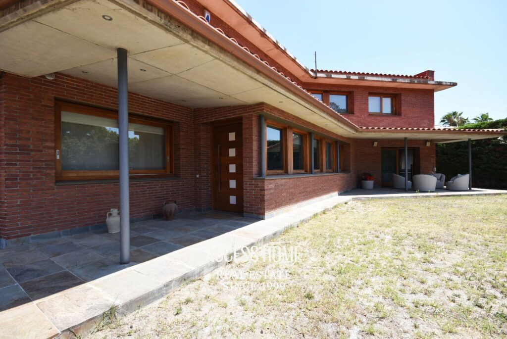 Exclusiva vivienda de diseño con jardín privado y vistas al mar en Cabrera de Mar