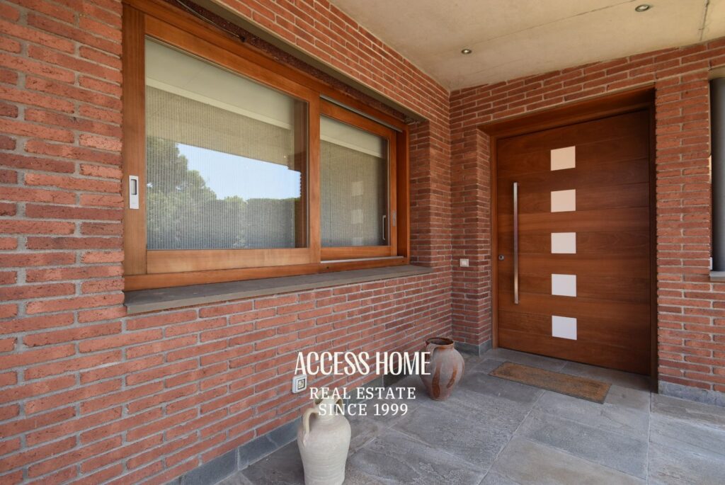 Exclusiva vivienda de diseño con jardín privado y vistas al mar en Cabrera de Mar