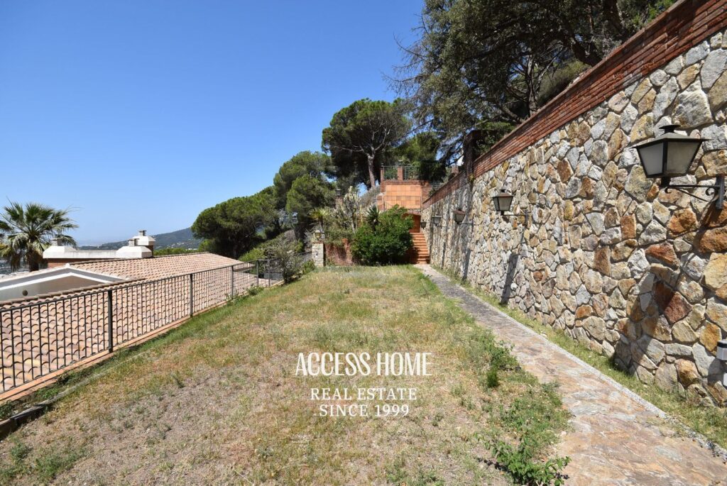 Exclusiva villa en Cabrils con vistas panorámicas al mar