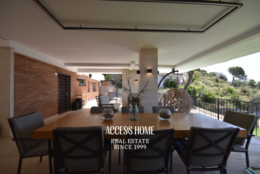 Exclusiva villa en Cabrils con vistas panorámicas al mar