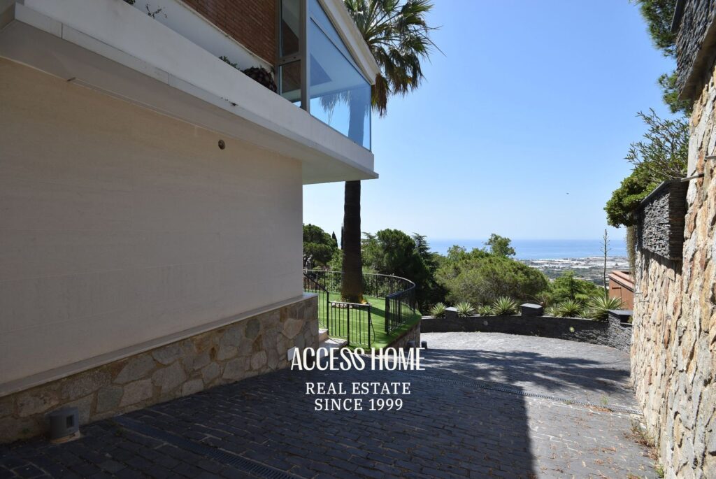 Exclusiva villa en Cabrils con vistas panorámicas al mar