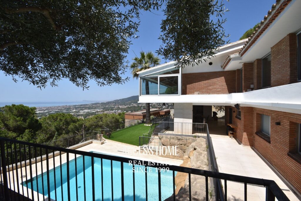 Exclusiva villa en Cabrils con vistas panorámicas al mar