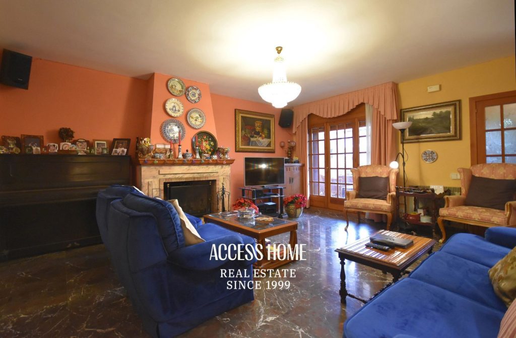 Casa adosada con terraza, jardín y piscina privada comunitaria