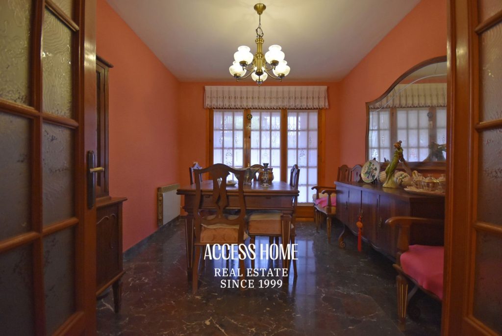 Casa adosada con terraza, jardín y piscina privada comunitaria