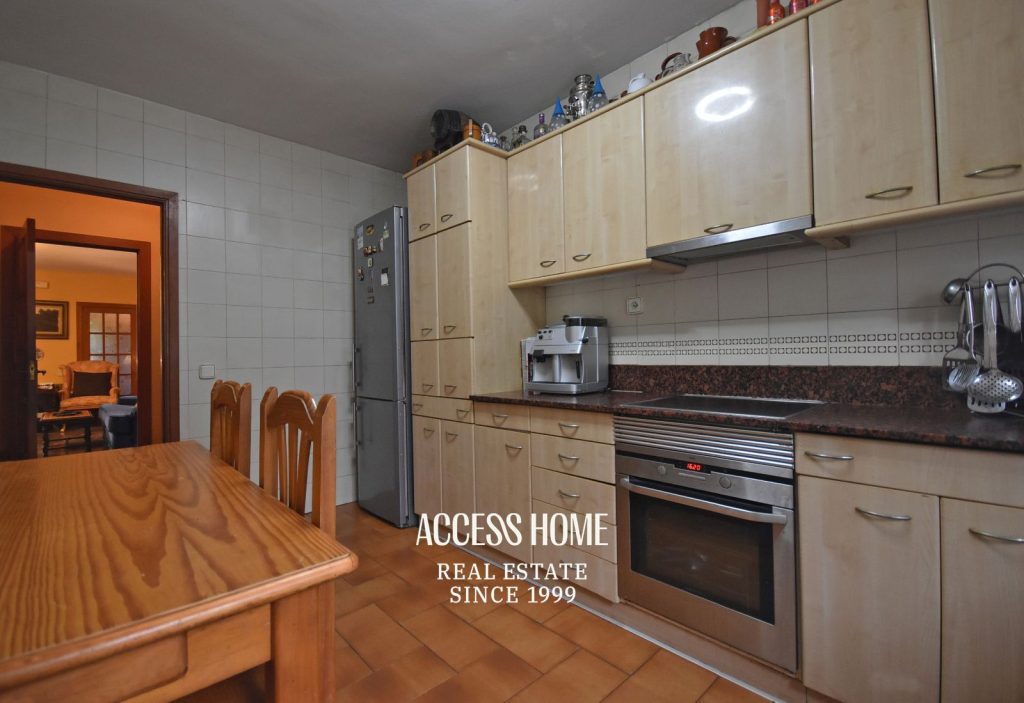 Casa adosada con terraza, jardín y piscina privada comunitaria
