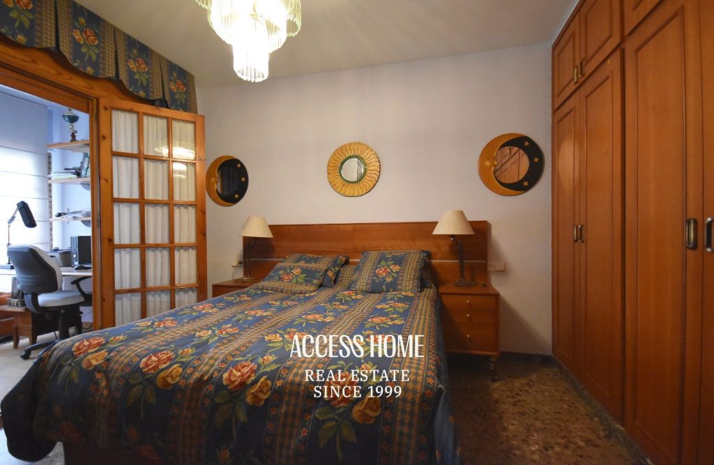 Casa adosada con terraza, jardín y piscina privada comunitaria