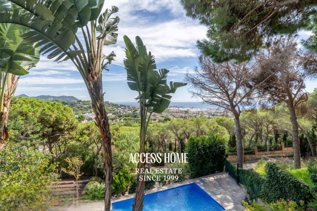 Exclusiva villa en venta en Premià de Dalt con vistas al mar, piscina y máxima eficiencia energética