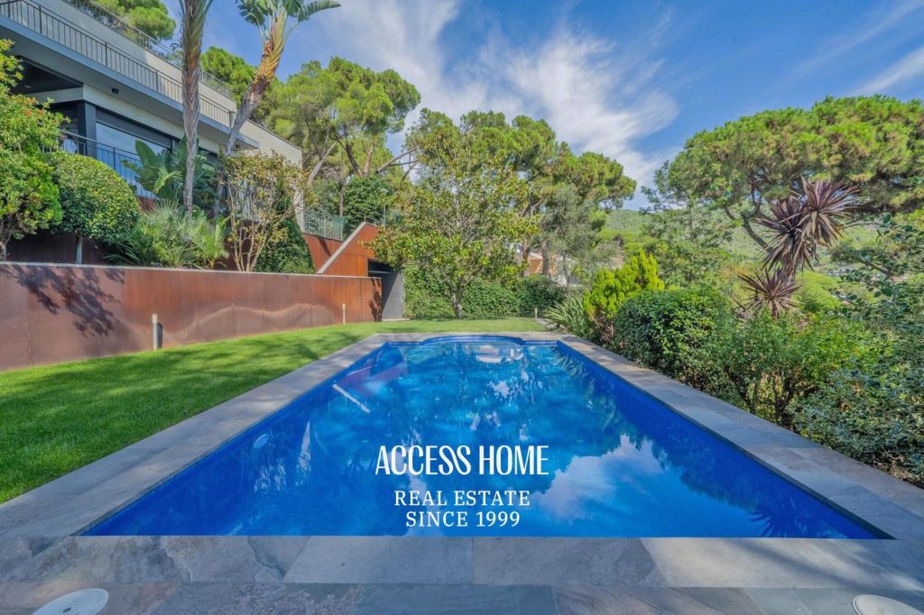 Exclusiva villa en venta en Premià de Dalt con vistas al mar, piscina y máxima eficiencia energética