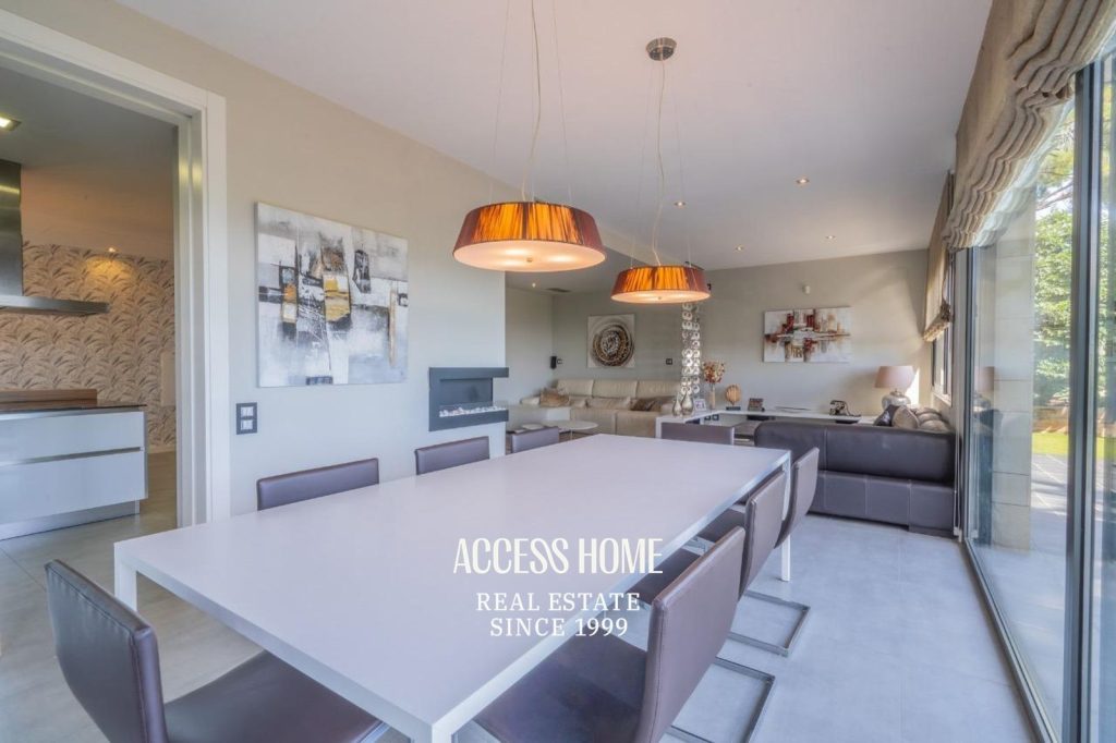 Exclusiva villa en venta en Premià de Dalt con vistas al mar, piscina y máxima eficiencia energética