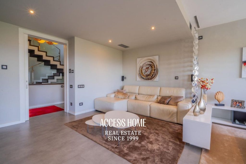 Exclusiva villa en venta en Premià de Dalt con vistas al mar, piscina y máxima eficiencia energética