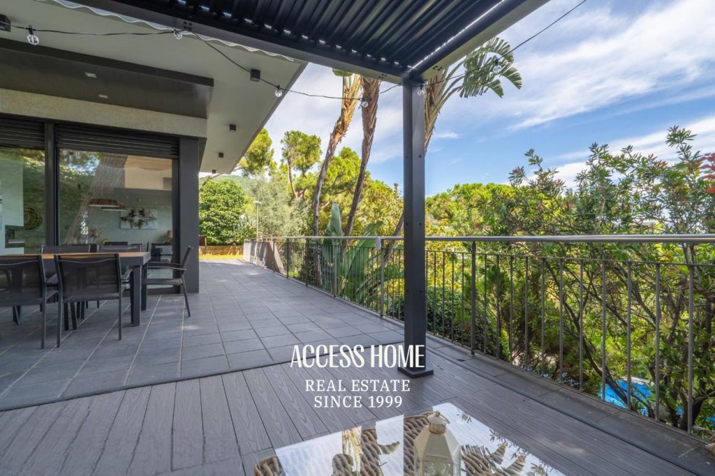 Exclusiva villa en venta en Premià de Dalt con vistas al mar, piscina y máxima eficiencia energética