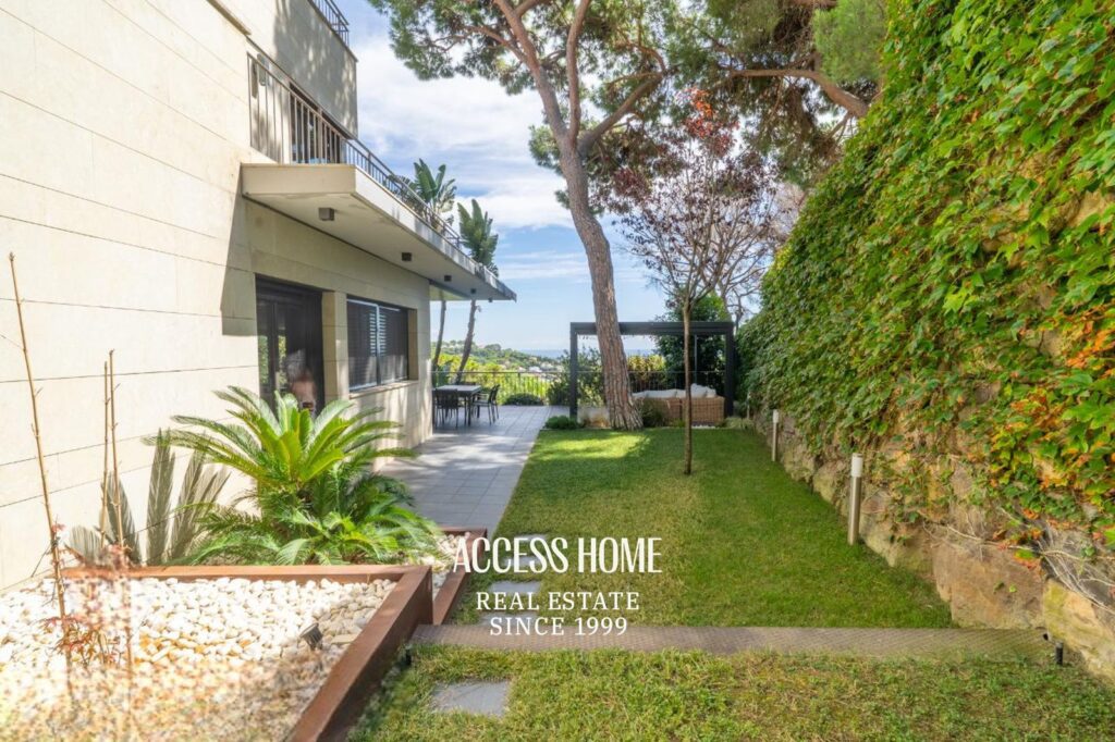 Exclusiva villa en venta en Premià de Dalt con vistas al mar, piscina y máxima eficiencia energética