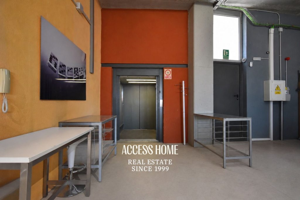 Nave industrial u oficinas corporativas en venta en Badalona – Polígono Les Guixeres