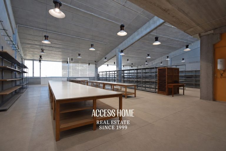 Nave industrial u oficinas corporativas en venta en Badalona – Polígono Les Guixeres