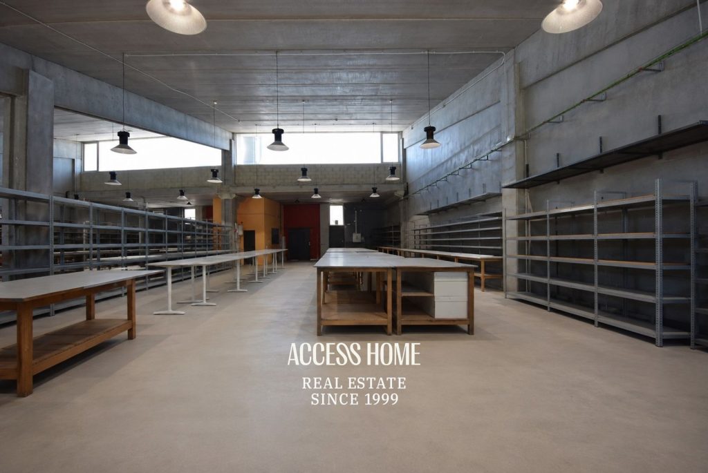 Nave industrial u oficinas corporativas en venta en Badalona – Polígono Les Guixeres