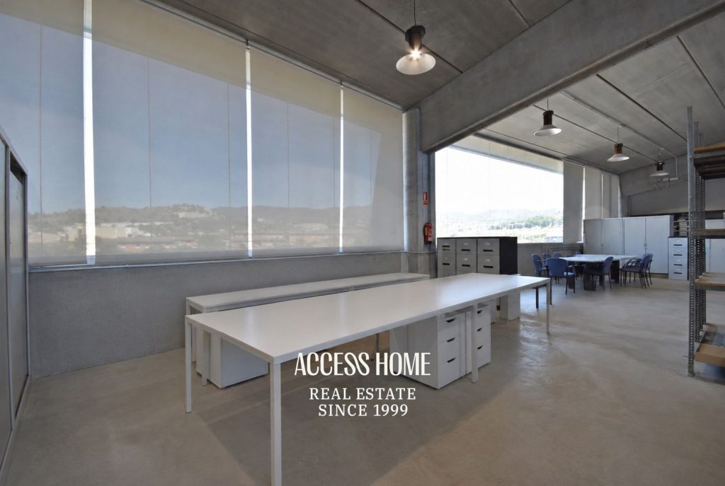 Nave industrial u oficinas corporativas en venta en Badalona – Polígono Les Guixeres