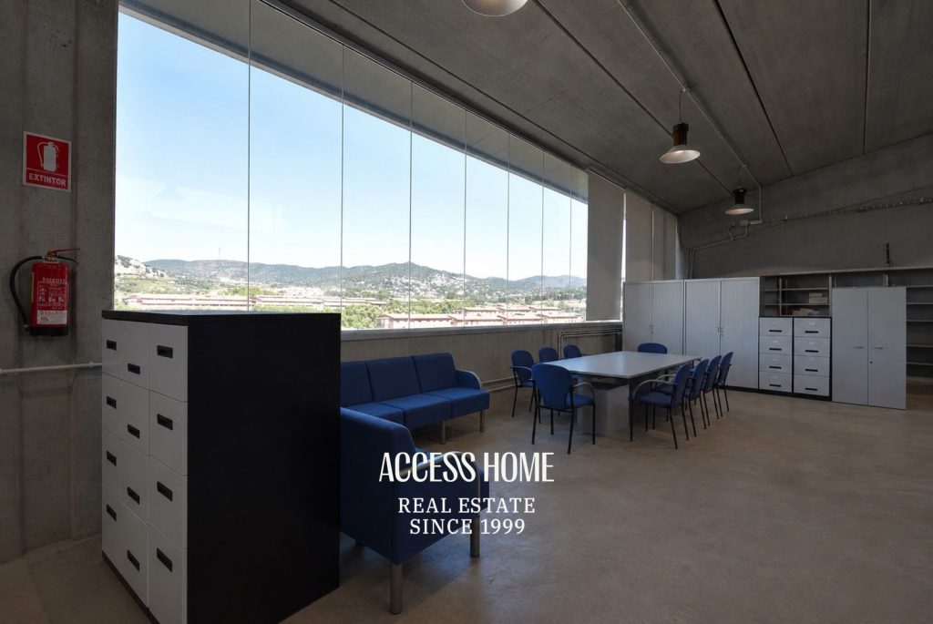 Nave industrial u oficinas corporativas en venta en Badalona – Polígono Les Guixeres