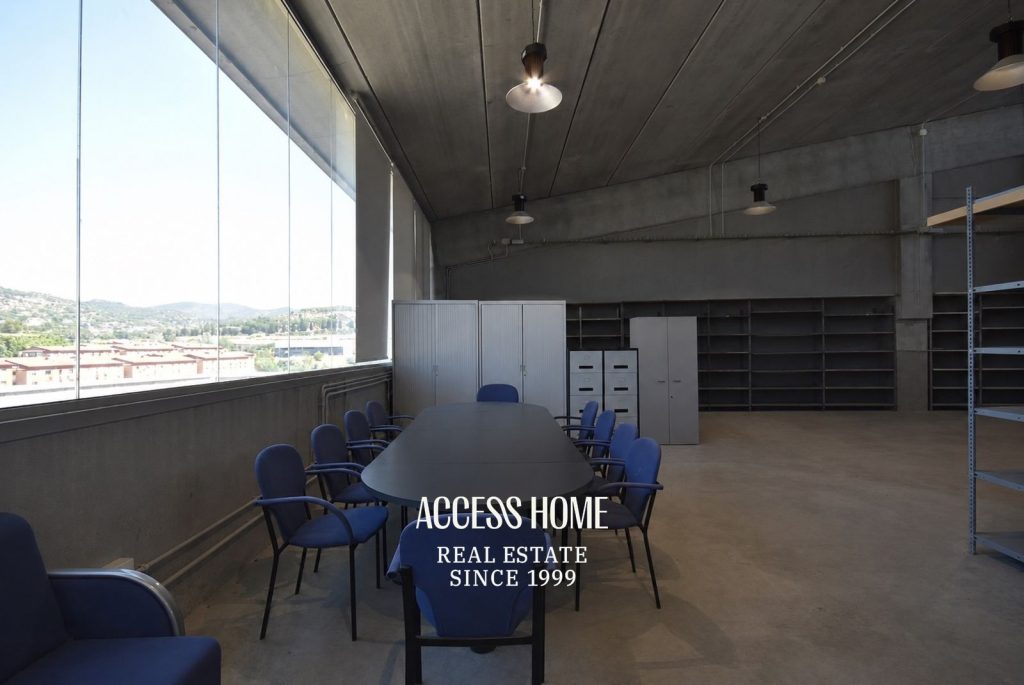 Nave industrial u oficinas corporativas en venta en Badalona – Polígono Les Guixeres