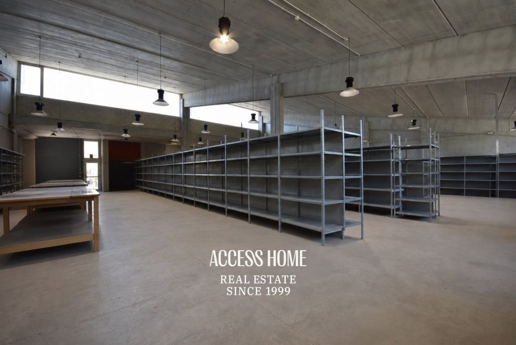 Nave industrial u oficinas corporativas en venta en Badalona – Polígono Les Guixeres