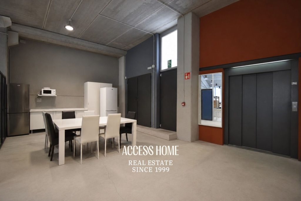 Nave industrial u oficinas corporativas en venta en Badalona – Polígono Les Guixeres