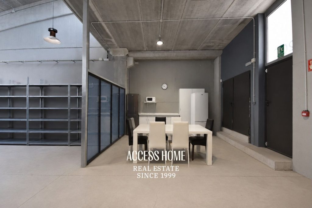 Nave industrial u oficinas corporativas en venta en Badalona – Polígono Les Guixeres