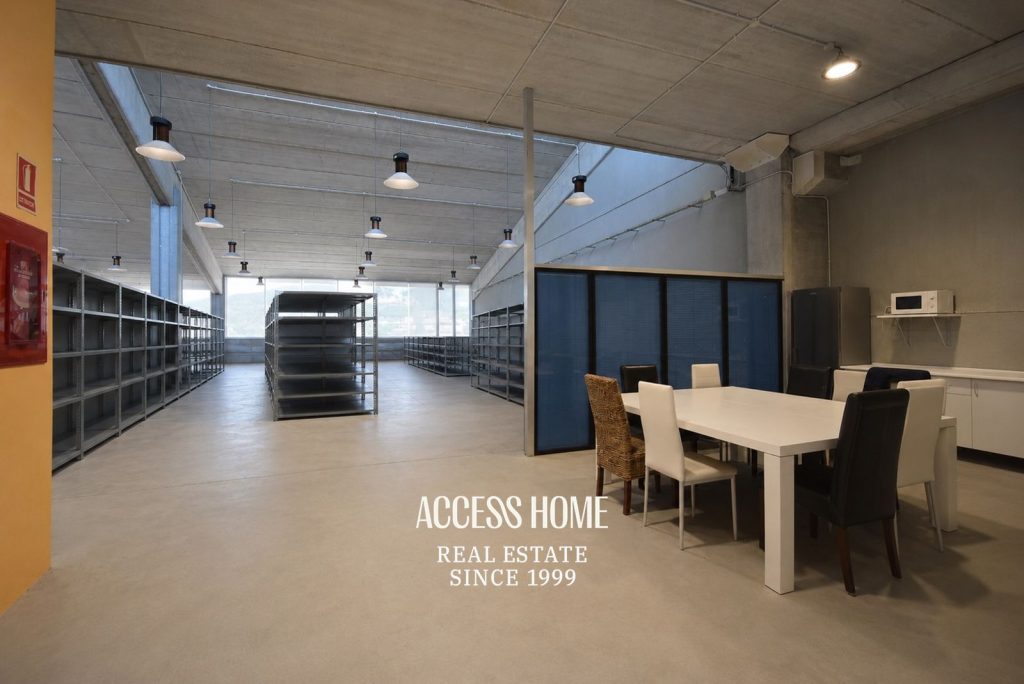 Nave industrial u oficinas corporativas en venta en Badalona – Polígono Les Guixeres