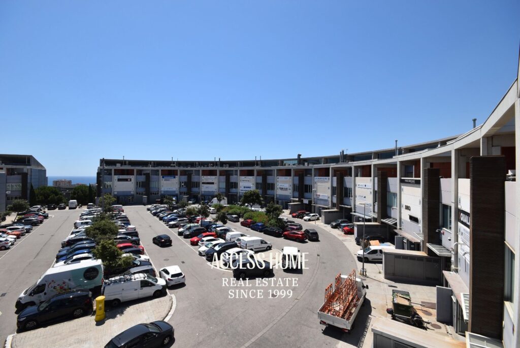 Nave industrial u oficinas corporativas en venta en Badalona – Polígono Les Guixeres