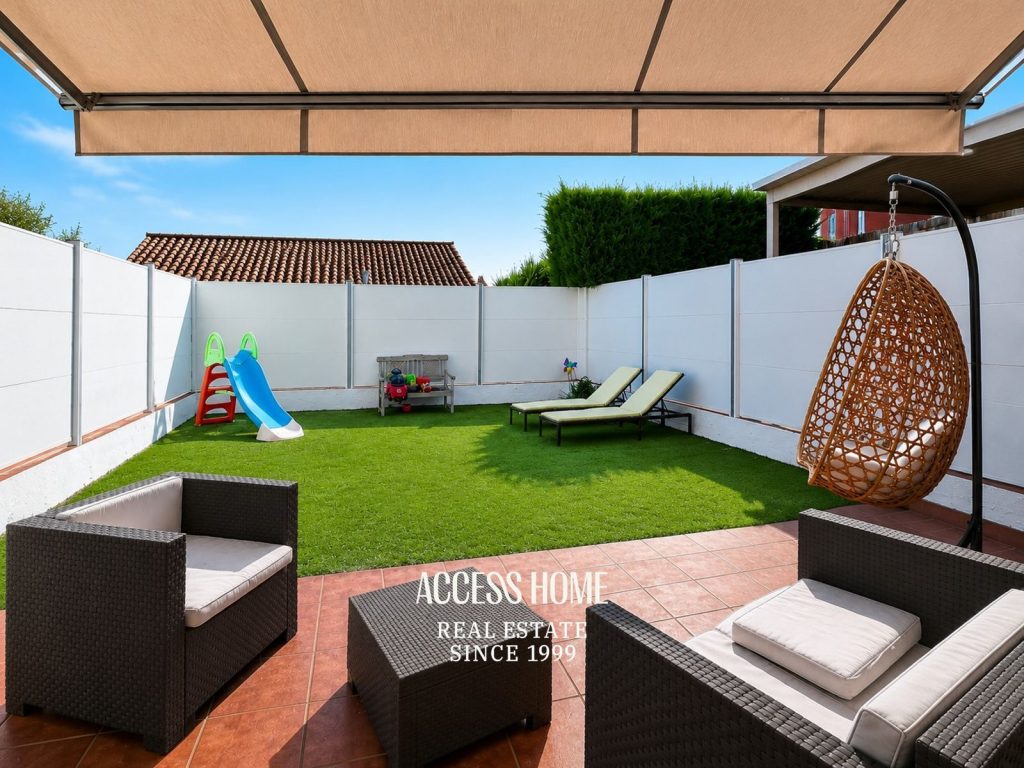 Casa adosada en venta en Vilassar de Dalt con vistas al mar y jardín privado