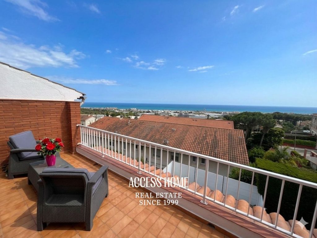 Casa adosada en venta en Vilassar de Dalt con vistas al mar y jardín privado