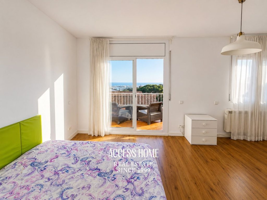 Casa adosada en venta en Vilassar de Dalt con vistas al mar y jardín privado
