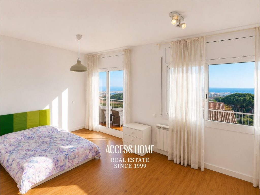 Casa adosada en venta en Vilassar de Dalt con vistas al mar y jardín privado