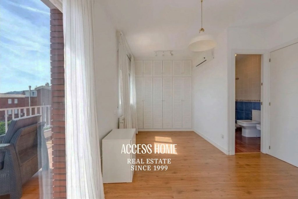 Casa adosada en venta en Vilassar de Dalt con vistas al mar y jardín privado