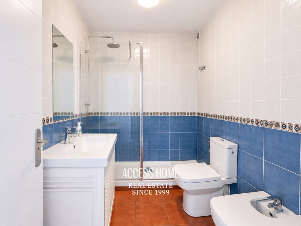 Casa adosada en venta en Vilassar de Dalt con vistas al mar y jardín privado