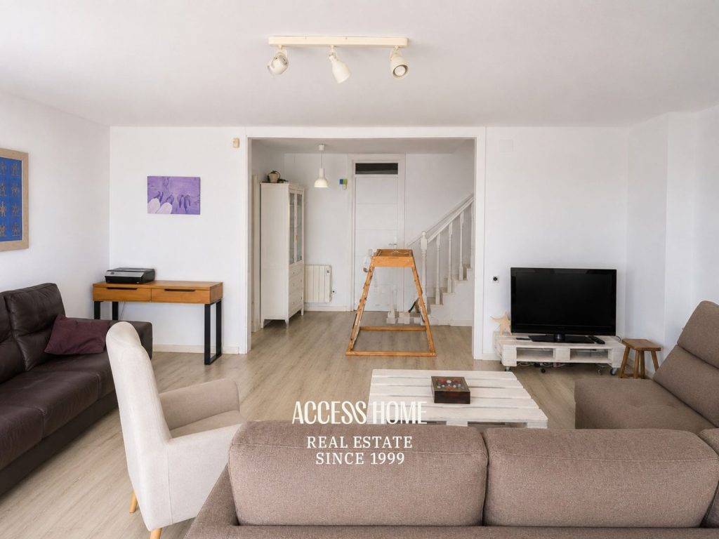 Casa adosada en venta en Vilassar de Dalt con vistas al mar y jardín privado