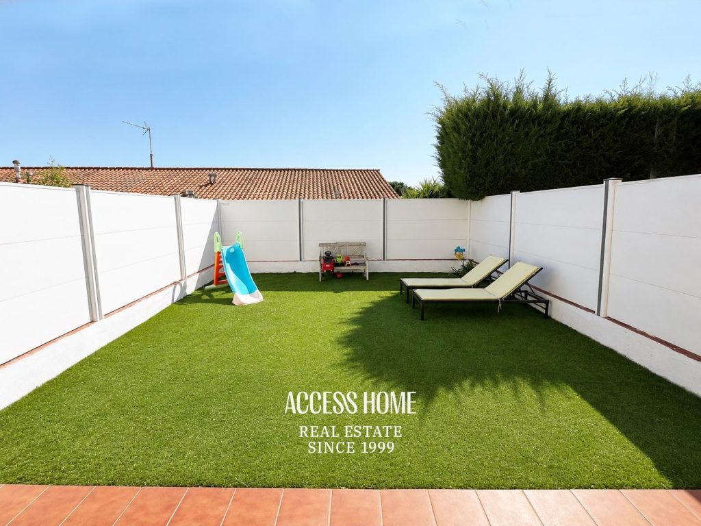 Casa adosada en venta en Vilassar de Dalt con vistas al mar y jardín privado