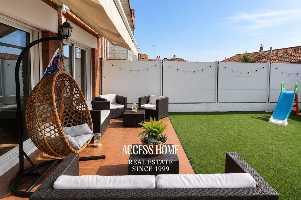 Casa adosada en venta en Vilassar de Dalt con vistas al mar y jardín privado