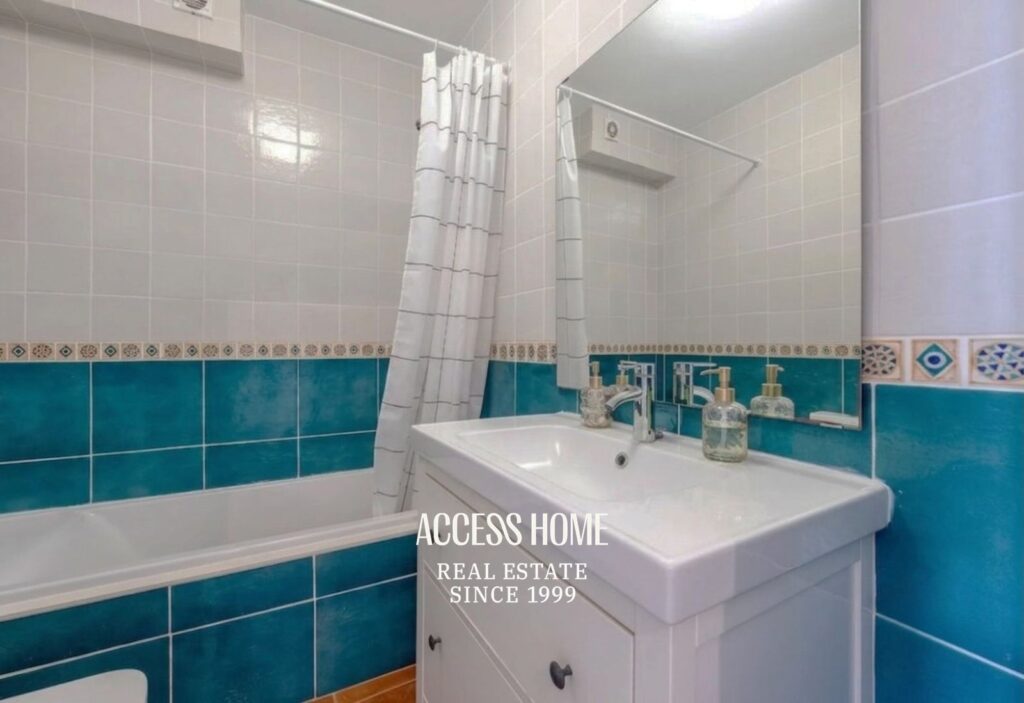 Casa adosada en venta en Vilassar de Dalt con vistas al mar y jardín privado