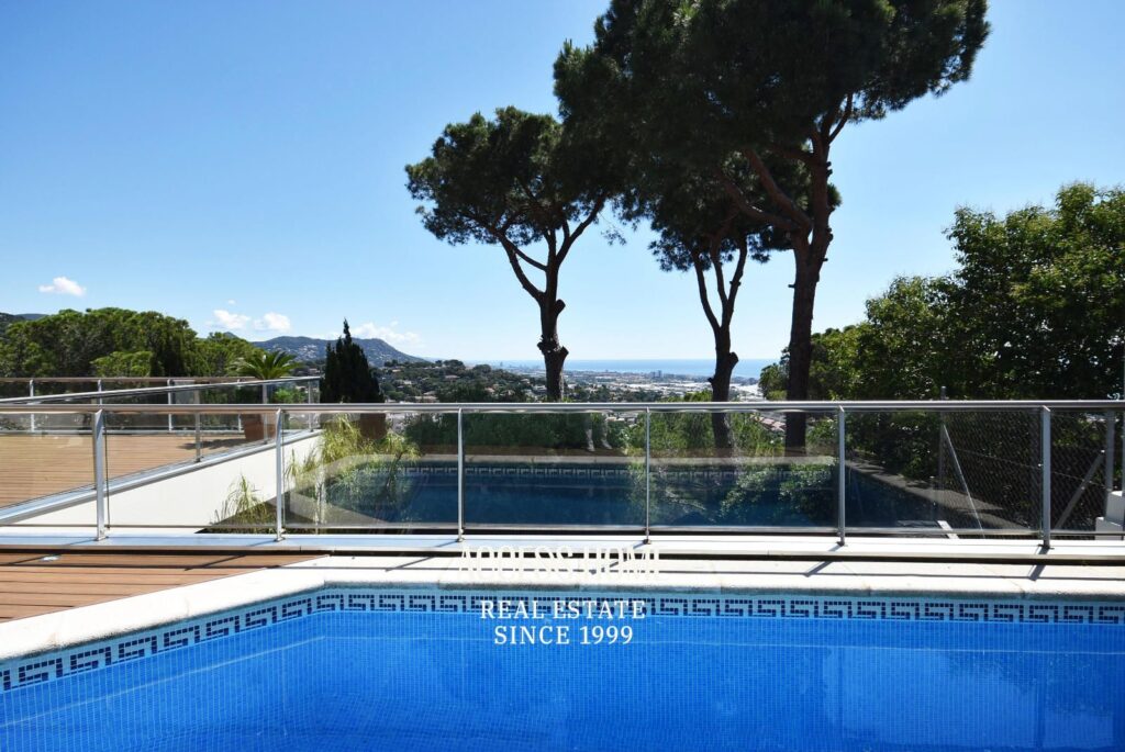 Exclusiva villa de lujo en venta en Premià de Dalt con impresionantes vistas al mar Mediterráneo
