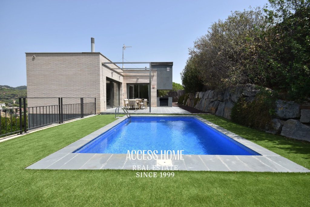 Casa en venta en Alella con jardín, piscina y privacidad a pocos minutos de Barcelona