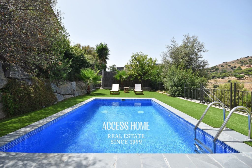 Casa en venta en Alella con jardín, piscina y privacidad a pocos minutos de Barcelona