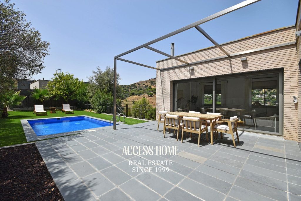 Casa en venta en Alella con jardín, piscina y privacidad a pocos minutos de Barcelona