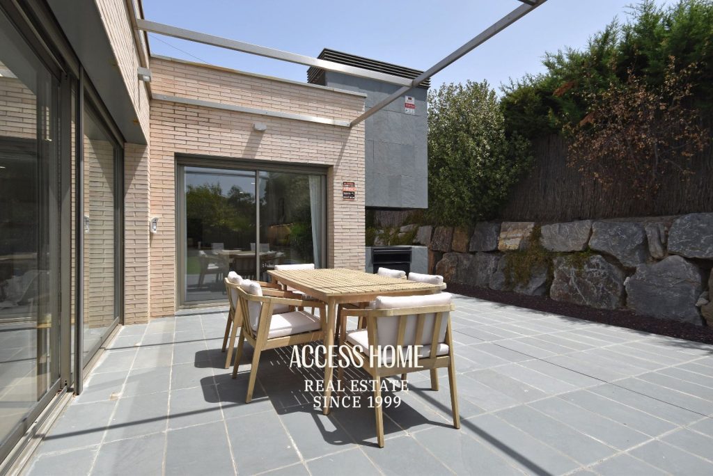 Casa en venta en Alella con jardín, piscina y privacidad a pocos minutos de Barcelona