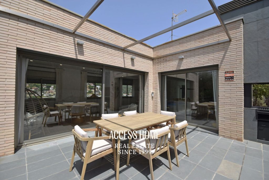 Casa en venta en Alella con jardín, piscina y privacidad a pocos minutos de Barcelona