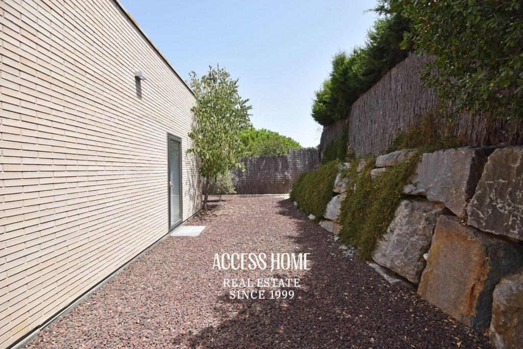Casa en venta en Alella con jardín, piscina y privacidad a pocos minutos de Barcelona