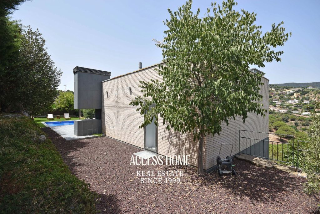 Casa en venta en Alella con jardín, piscina y privacidad a pocos minutos de Barcelona