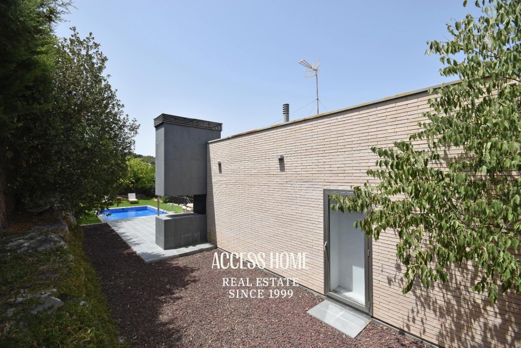 Casa en venta en Alella con jardín, piscina y privacidad a pocos minutos de Barcelona
