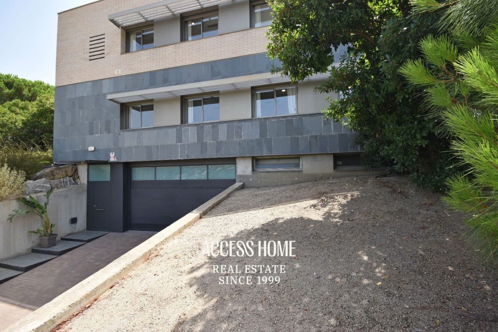 Casa en venta en Alella con jardín, piscina y privacidad a pocos minutos de Barcelona